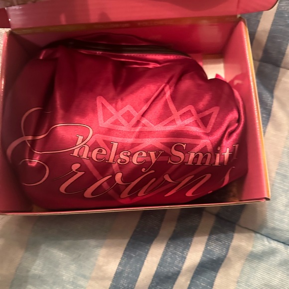 Brand new Chelsey Smith Crown - Picture 2 of 9